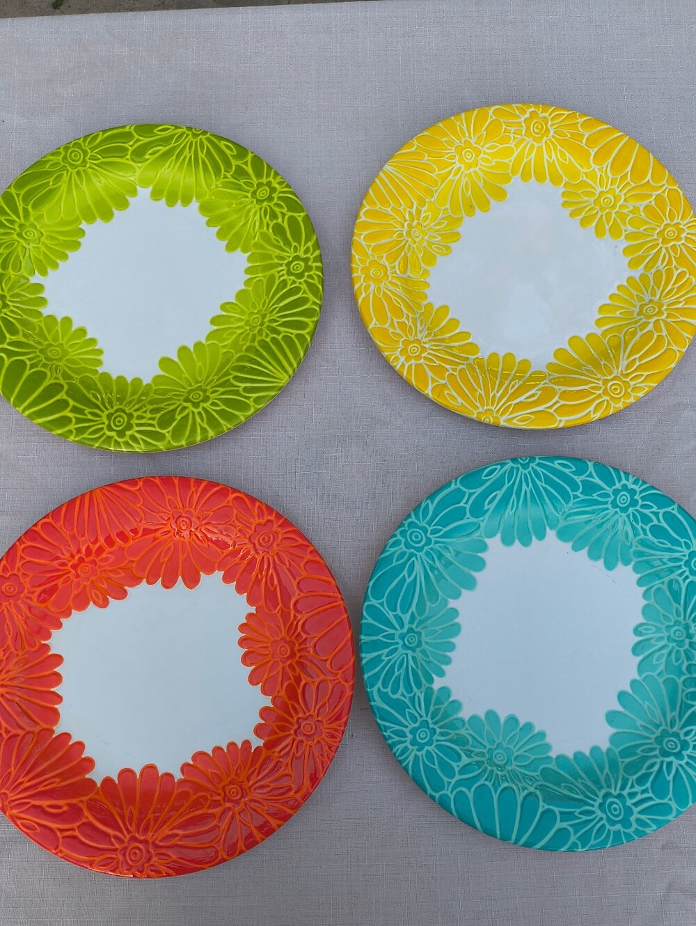 Set of 4 Laurie Gates Melamine  Floral Dinner Plates